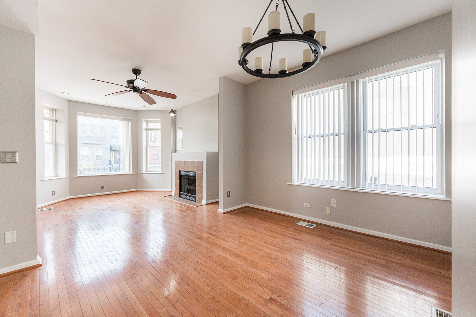 2916 W Warren Boulevard 1