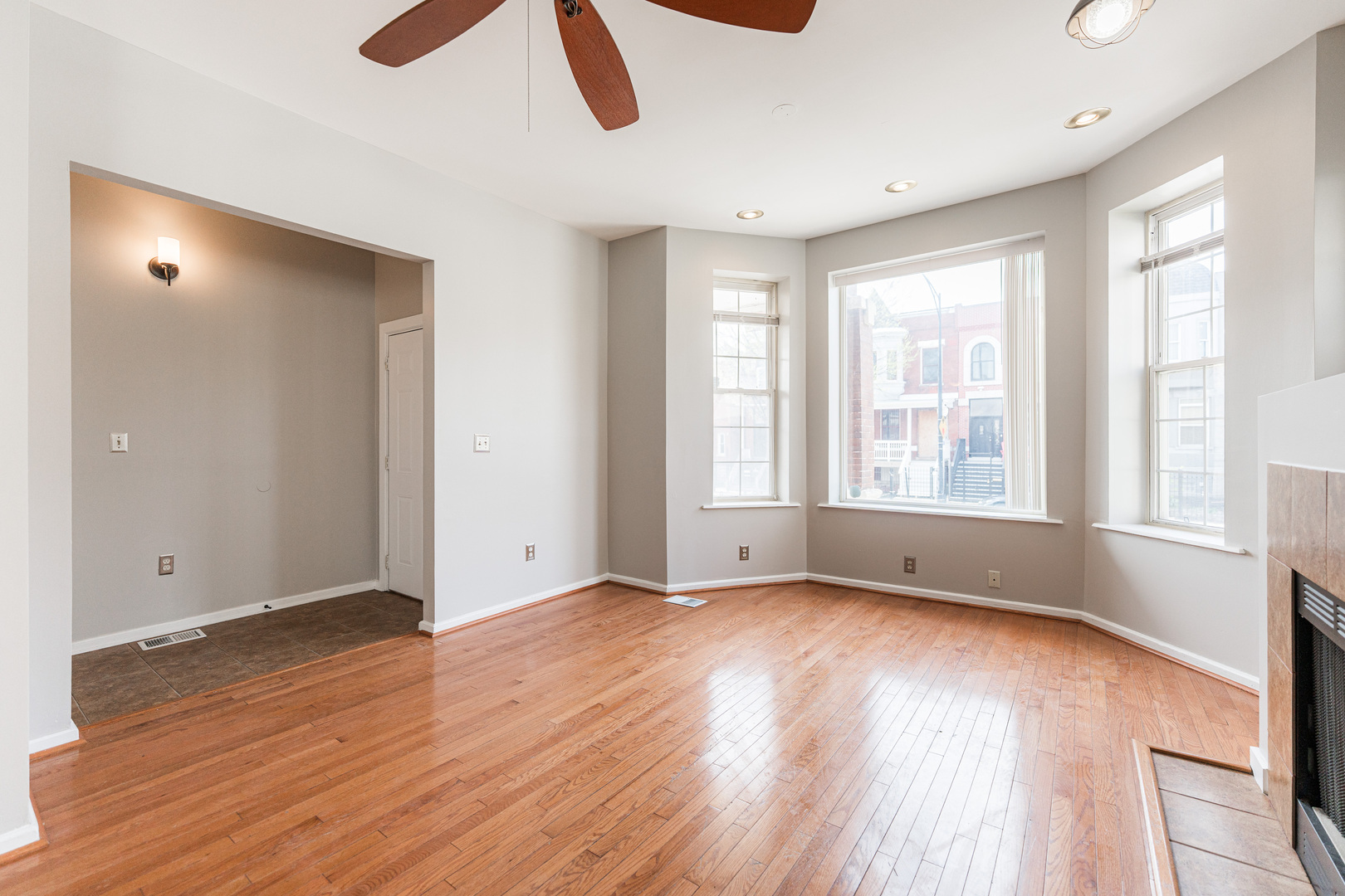 2916 W Warren Boulevard 1