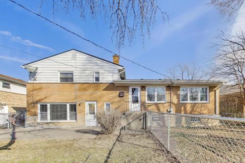 Tiny photo for 1640 Channing Court, Melrose Park, IL 60160 (MLS # 12567248)