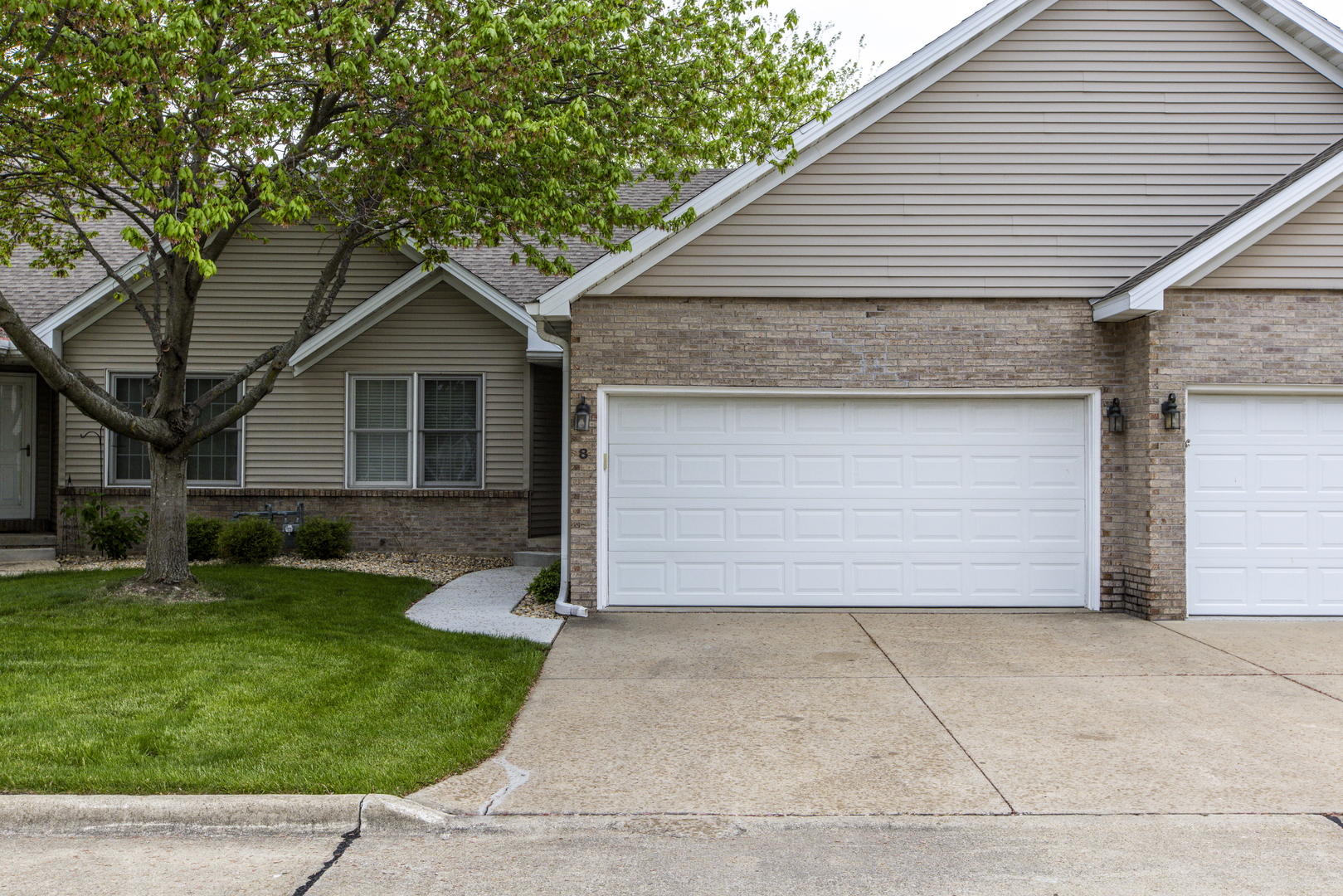 107 N BLAIR Drive 8