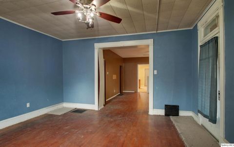 Tiny photo for 623 Payson Ave Ave, Quincy, IL 62301 (MLS # 12455096)