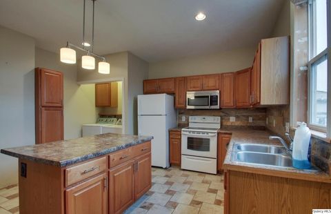 Tiny photo for 623 Payson Ave Ave, Quincy, IL 62301 (MLS # 12455096)