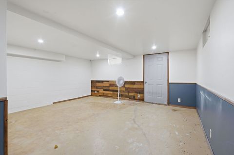 Tiny photo for 1105 Spring Street, Burlington, IA 52601 (MLS # 12687852)