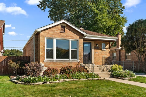 Photo of 10117 S Clifton Park Avenue, Evergreen Park, IL 60805 (MLS # 12775949)
