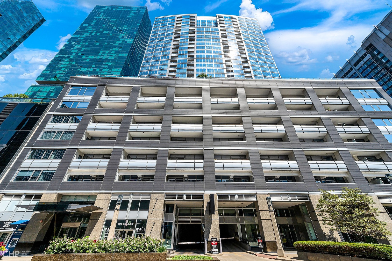 240 E Illinois Street 1001