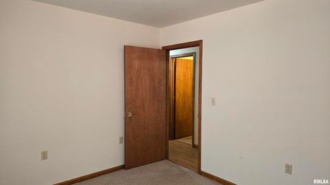 Tiny photo for 400 Old Broughton Road, Eldorado, IL 62930 (MLS # EB458344)