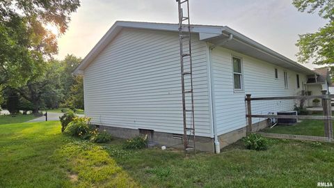 Tiny photo for 400 Old Broughton Road, Eldorado, IL 62930 (MLS # EB458344)