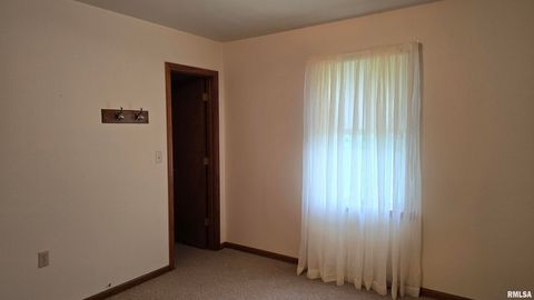 Tiny photo for 400 Old Broughton Road, Eldorado, IL 62930 (MLS # EB458344)