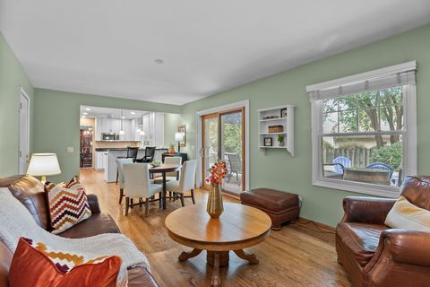 Tiny photo for 212 Londonderry Court, Mundelein, IL 60060 (MLS # 12466264)