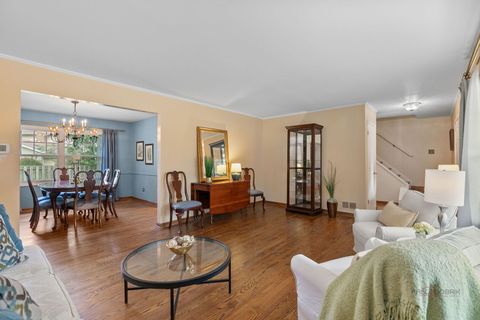 Tiny photo for 212 Londonderry Court, Mundelein, IL 60060 (MLS # 12466264)