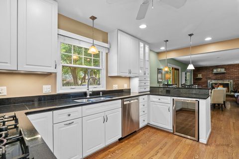 Tiny photo for 212 Londonderry Court, Mundelein, IL 60060 (MLS # 12466264)