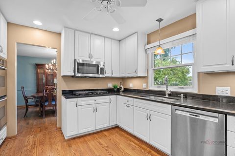 Tiny photo for 212 Londonderry Court, Mundelein, IL 60060 (MLS # 12466264)