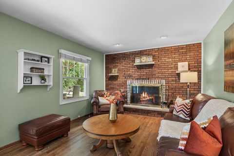 Tiny photo for 212 Londonderry Court, Mundelein, IL 60060 (MLS # 12466264)