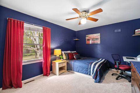 Tiny photo for 212 Londonderry Court, Mundelein, IL 60060 (MLS # 12466264)