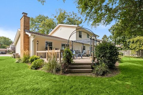 Tiny photo for 212 Londonderry Court, Mundelein, IL 60060 (MLS # 12466264)