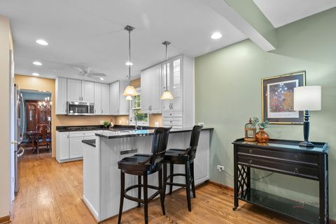 Tiny photo for 212 Londonderry Court, Mundelein, IL 60060 (MLS # 12466264)