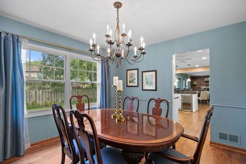 Tiny photo for 212 Londonderry Court, Mundelein, IL 60060 (MLS # 12466264)