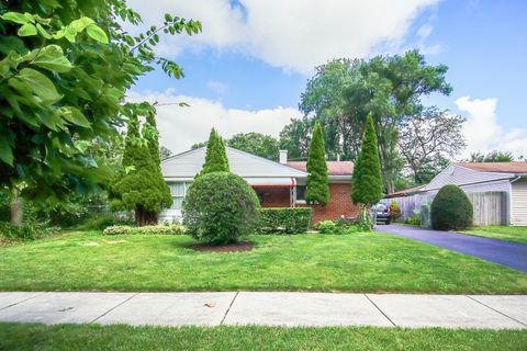 Photo of 295 E Dennis Road, Wheeling, IL 60090 (MLS # 12458145)