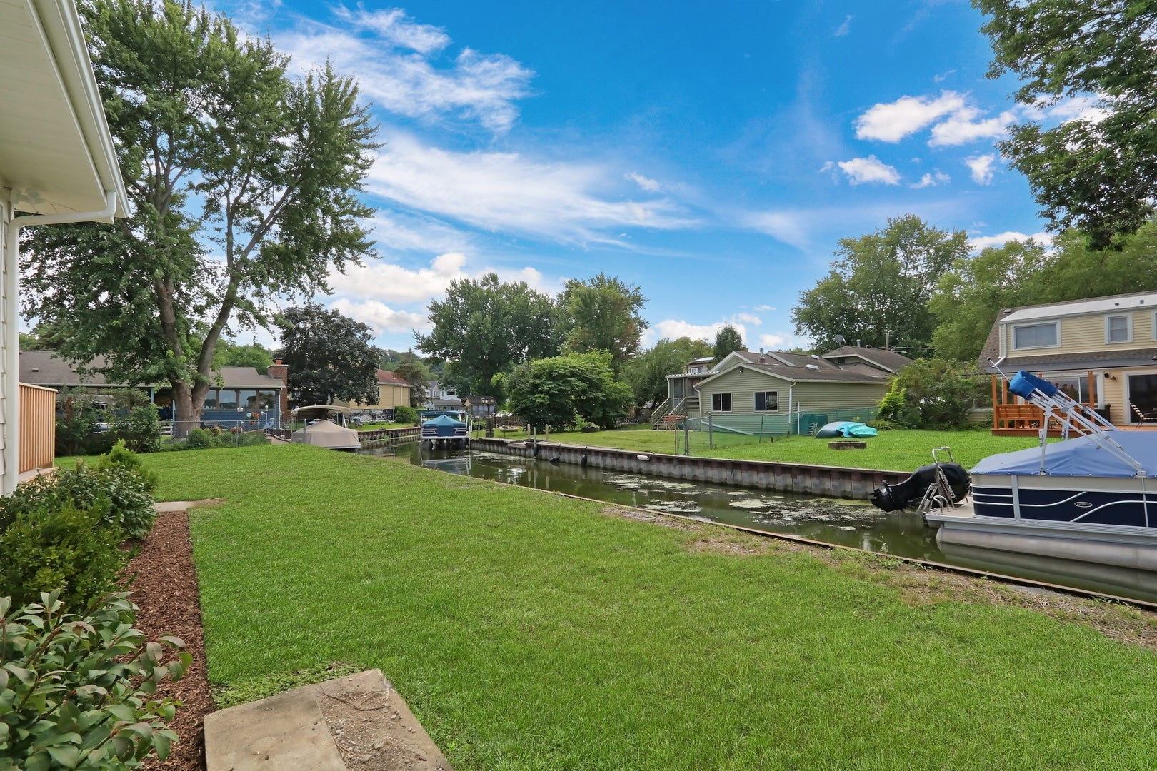 28 Lakeside Lane