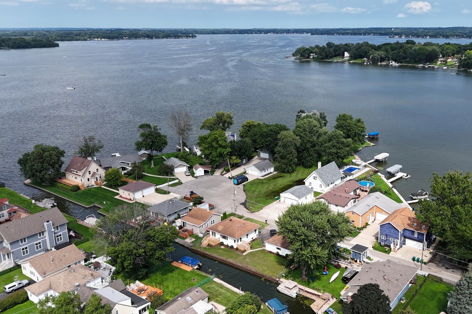 28 Lakeside Lane