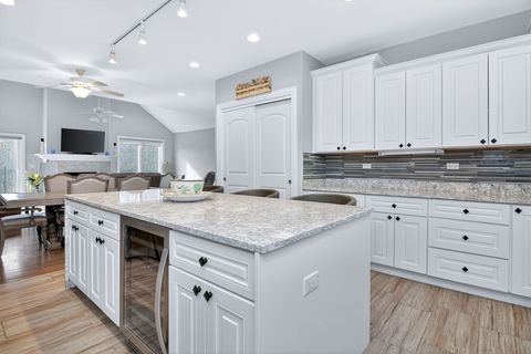 Tiny photo for 669 E Byron Avenue, Addison, IL 60101 (MLS # 12621258)