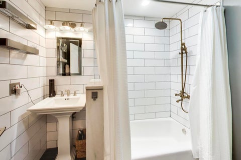 Tiny photo for 1050 W FOSTER Avenue #F, Chicago, IL 60640 (MLS # 12656301)