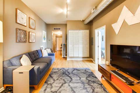 Tiny photo for 1050 W FOSTER Avenue #F, Chicago, IL 60640 (MLS # 12656301)