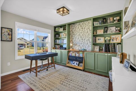 Tiny photo for 1315 West Ridge Lane, Champaign, IL 61822 (MLS # 12498509)