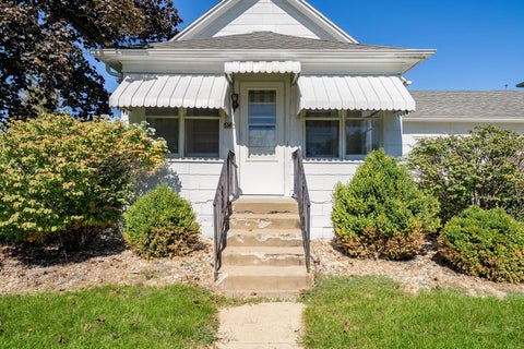Tiny photo for 406 E Cherry Street, Chatsworth, IL 60921 (MLS # 12776759)