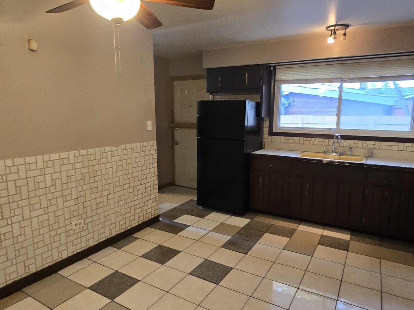 Harvey, Illinois 60426, United States, 3 Bedrooms Bedrooms, ,2 BathroomsBathrooms,Residential,Active,253090