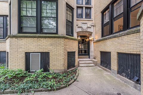 Photo of 1458 W Berwyn Avenue #1, Chicago, IL 60640 (MLS # 12476105)
