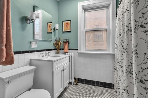 Tiny photo for 1458 W Berwyn Avenue #1, Chicago, IL 60640 (MLS # 12476105)