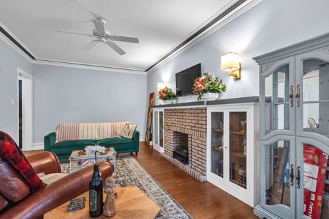 Tiny photo for 1458 W Berwyn Avenue #1, Chicago, IL 60640 (MLS # 12476105)