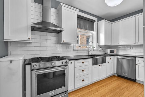 Tiny photo for 1458 W Berwyn Avenue #1, Chicago, IL 60640 (MLS # 12476105)