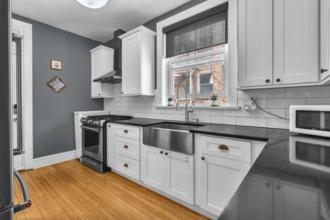 Tiny photo for 1458 W Berwyn Avenue #1, Chicago, IL 60640 (MLS # 12476105)