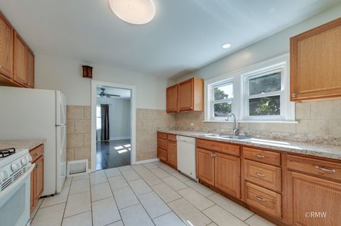 Tiny photo for 215 E Pine Avenue, Bensenville, IL 60106 (MLS # 12470539)