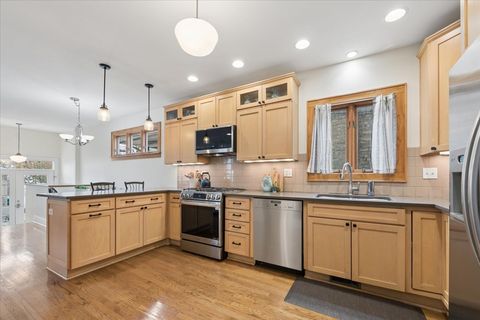 Tiny photo for 811 Clarence Avenue, Oak Park, IL 60304 (MLS # 12619531)