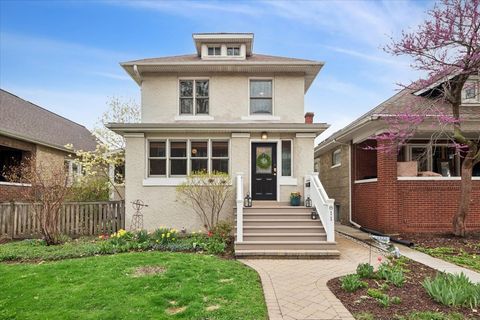 Photo of 811 Clarence Avenue, Oak Park, IL 60304 (MLS # 12619531)
