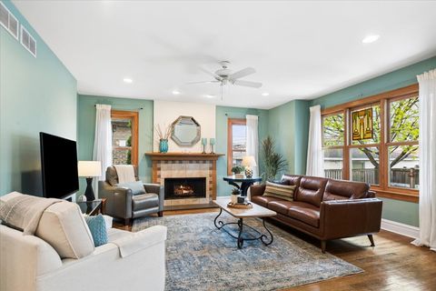 Tiny photo for 811 Clarence Avenue, Oak Park, IL 60304 (MLS # 12619531)