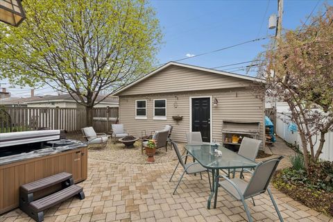 Tiny photo for 811 Clarence Avenue, Oak Park, IL 60304 (MLS # 12619531)