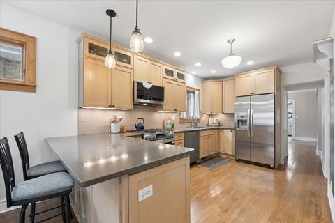 Tiny photo for 811 Clarence Avenue, Oak Park, IL 60304 (MLS # 12619531)