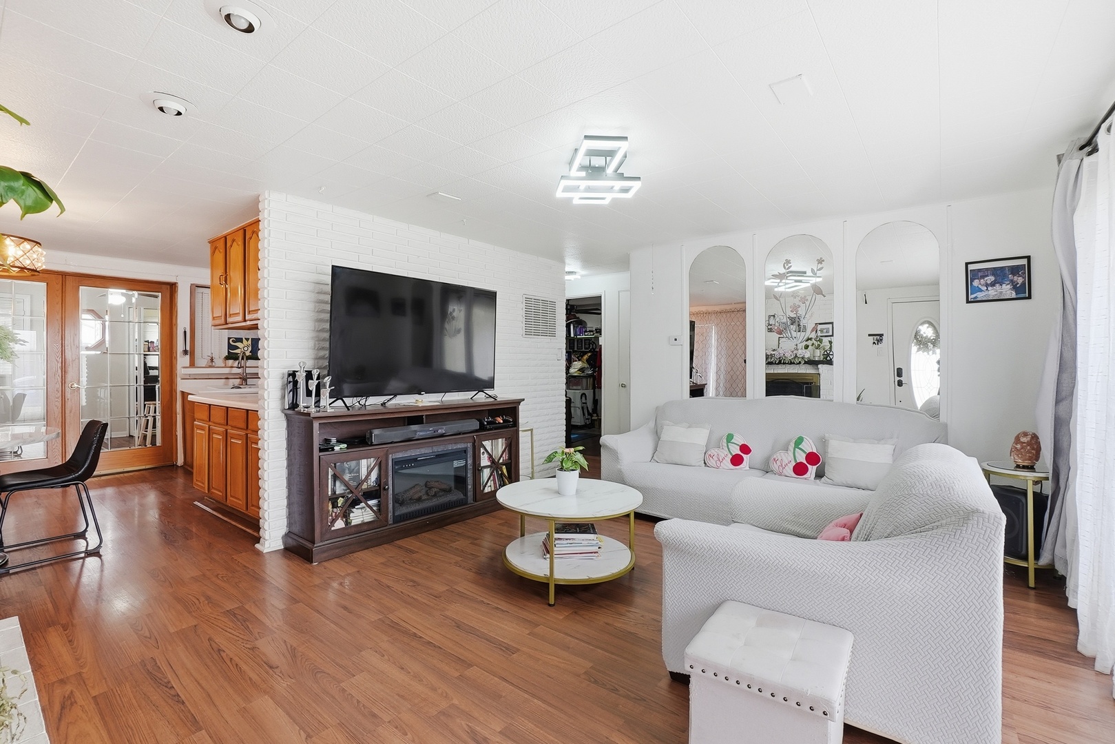 8947 S Komensky Avenue