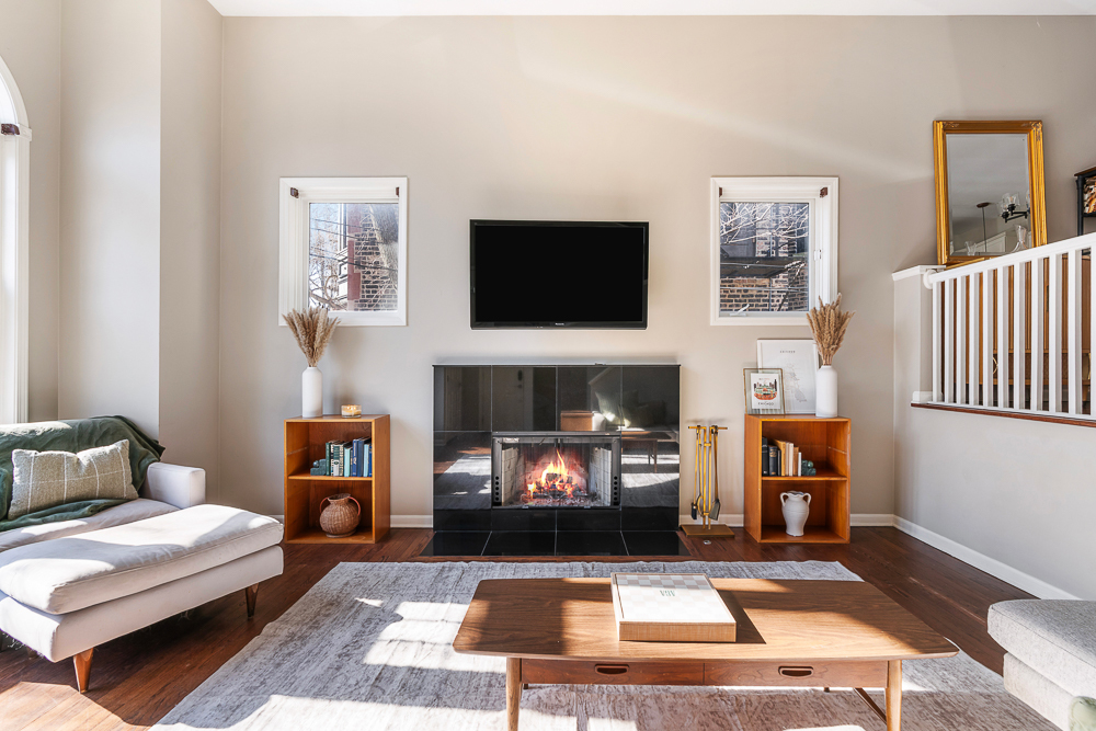 1002 W ALTGELD Street 1002