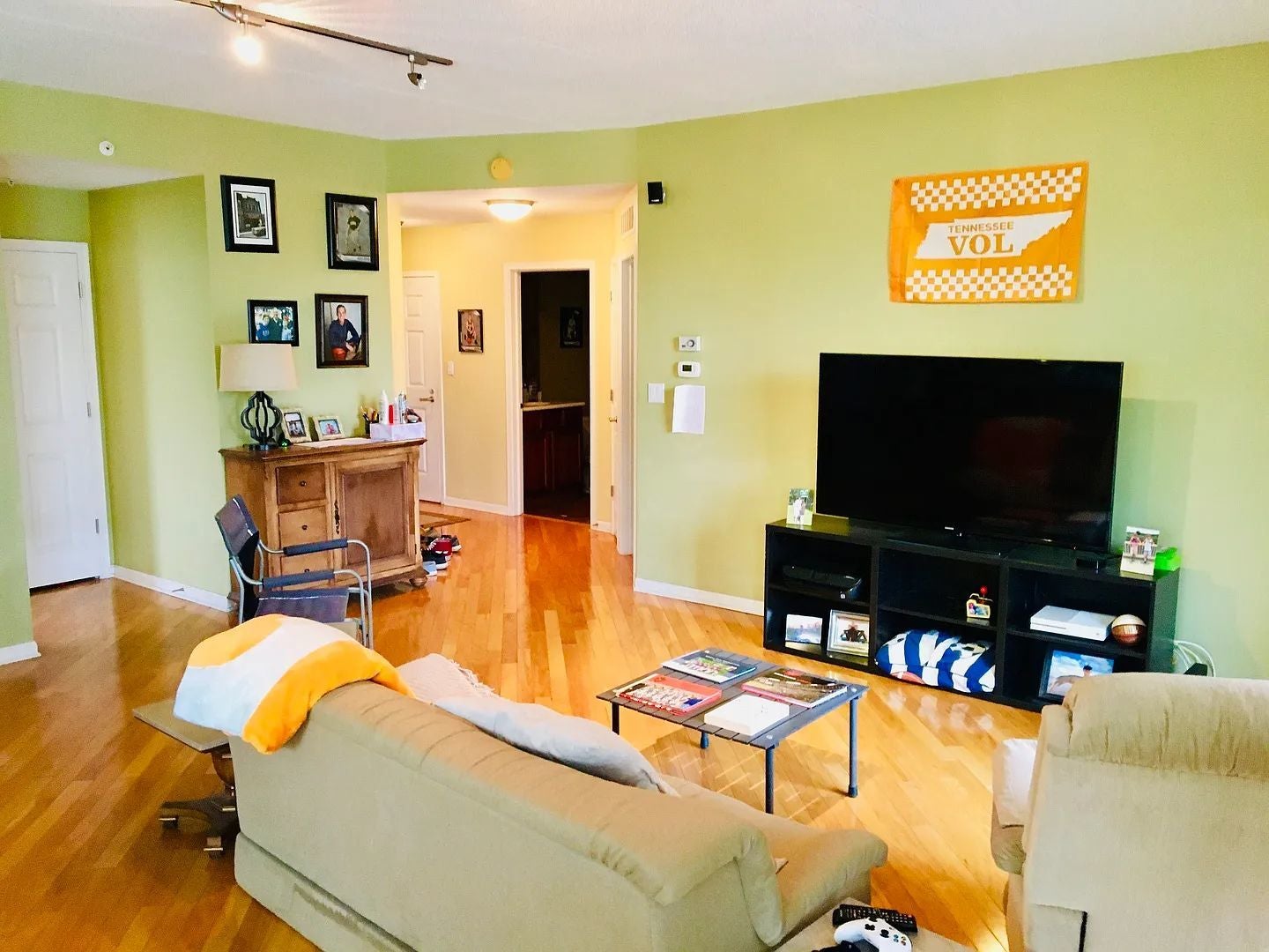 77 N Quentin Road 202