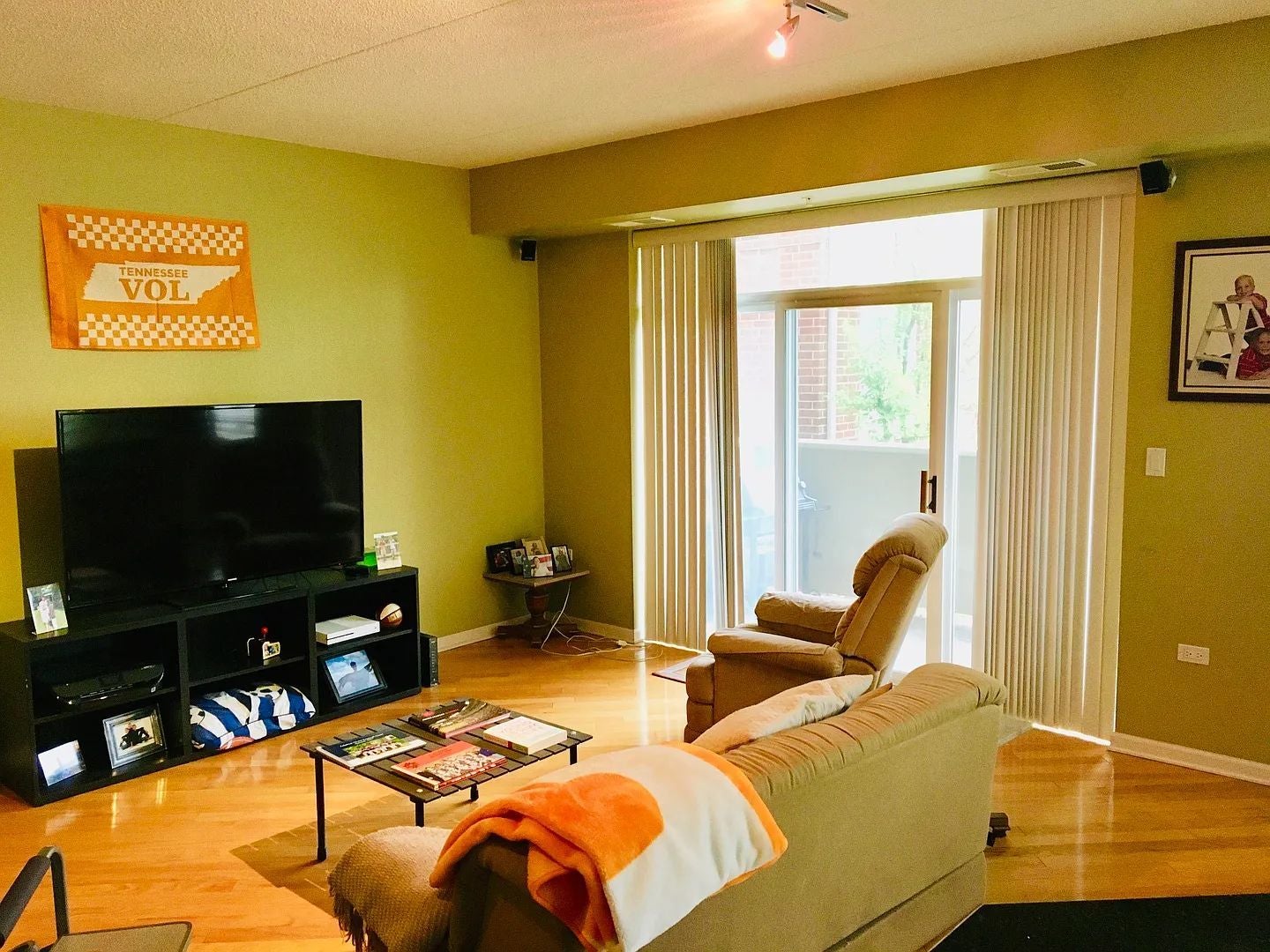 77 N Quentin Road 202