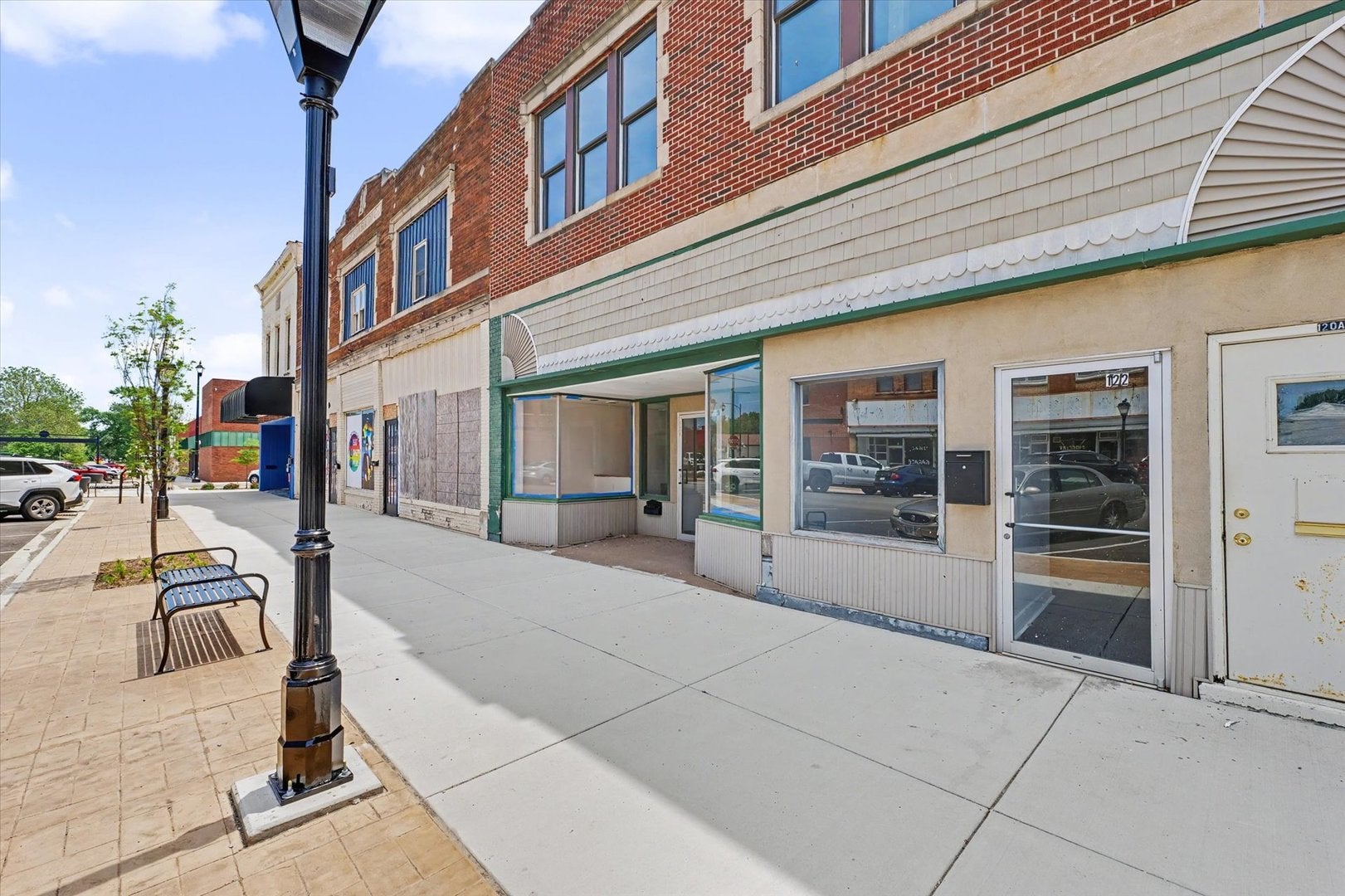 122-124 E Sangamon Avenue