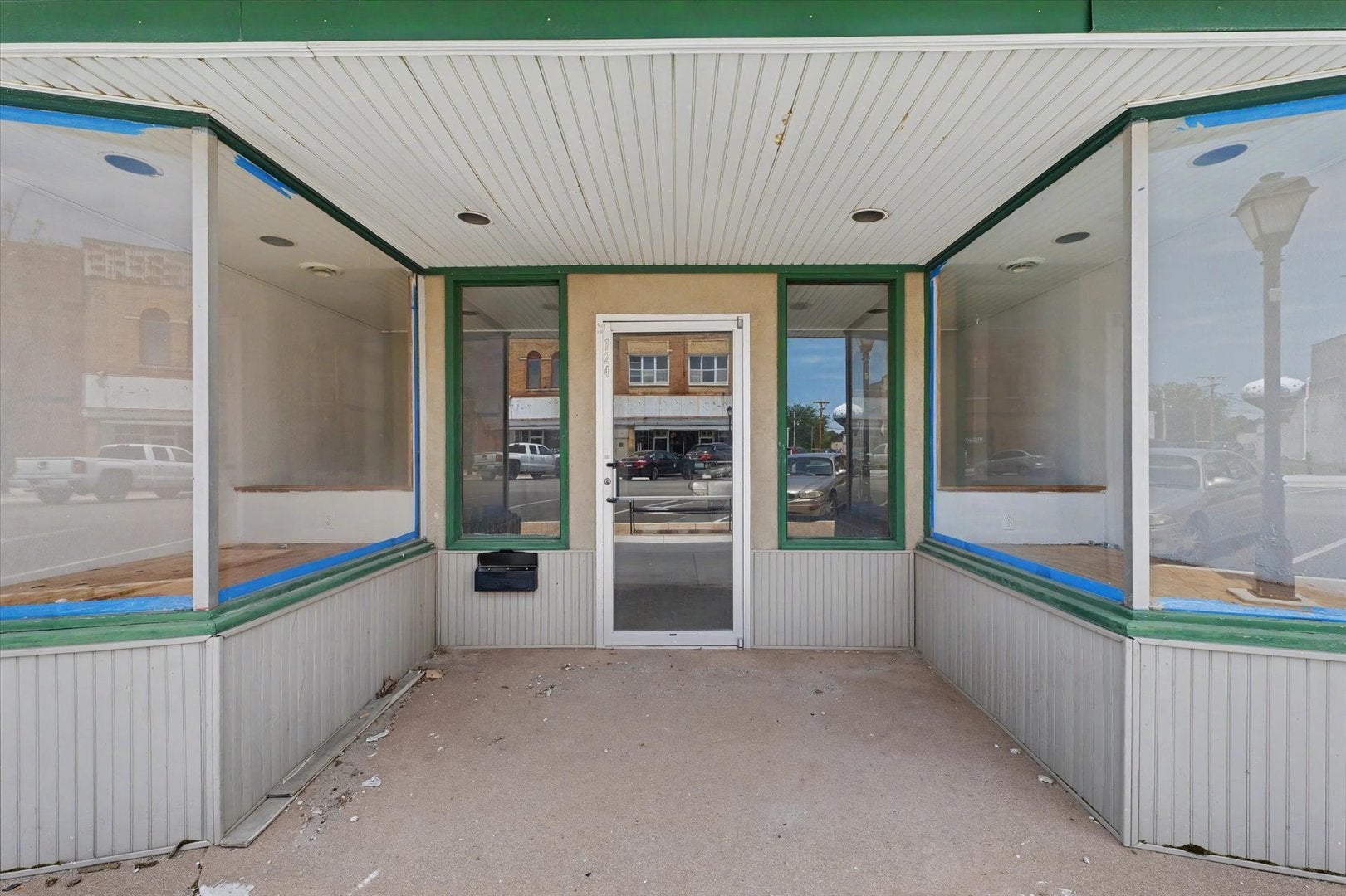 122-124 E Sangamon Avenue