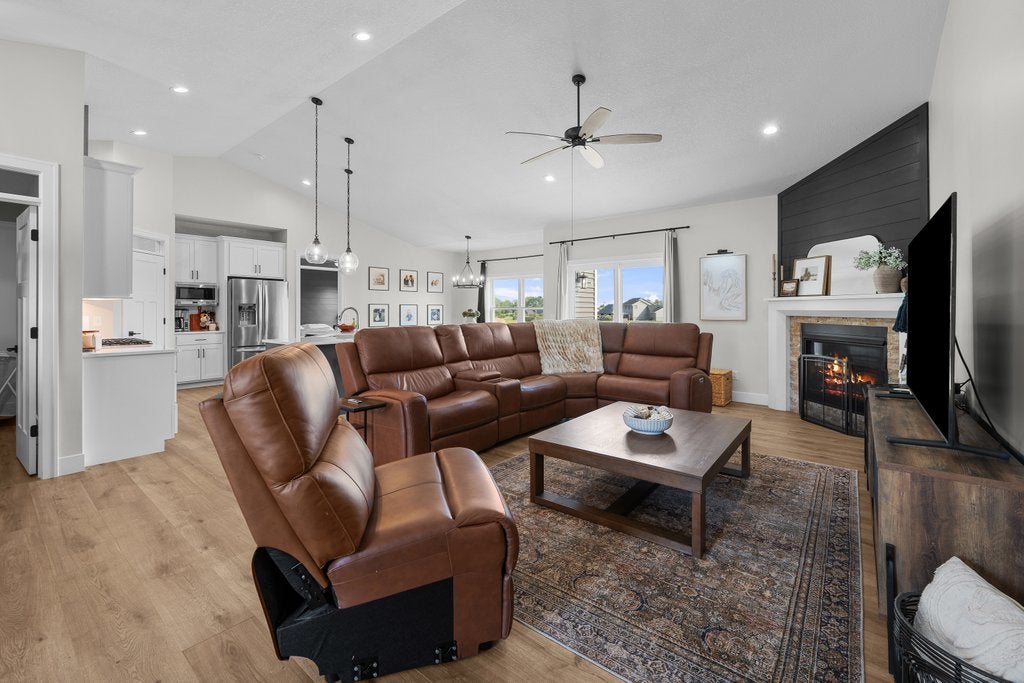 493 MASON Drive
