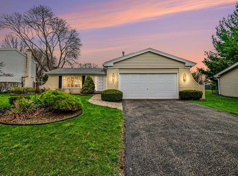 Tiny photo for 3941 Roslyn Road, Downers Grove, IL 60515 (MLS # 12619458)