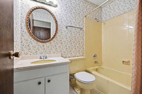 Tiny photo for 3941 Roslyn Road, Downers Grove, IL 60515 (MLS # 12619458)